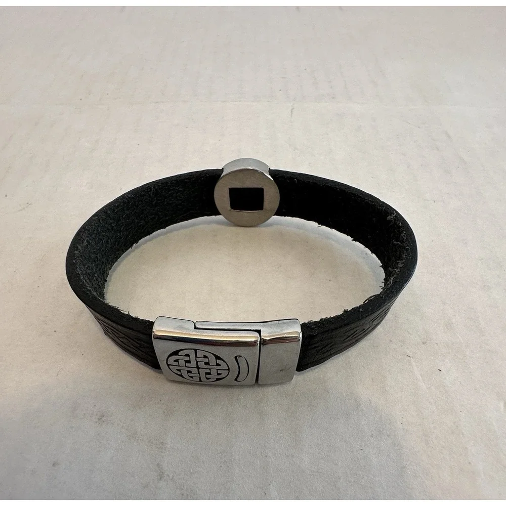 Lee River Ireland Leather Eternal Knot Single Magnetic Cuff Black & Silver Men's